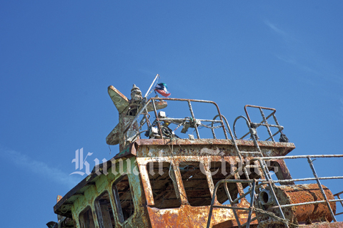 A visit to Kuwait's ship graveyard - Sailor shares story of his life; Abandoned ships in Kuwait Bay