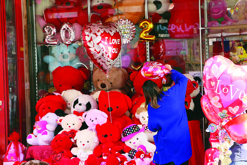 Gift shops go red for Valentine's Day