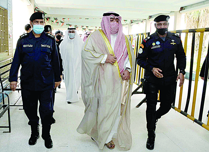 Interior Minister Sheikh Thamer Al-Sabah visits a polling station to oversee the process of work.<br>