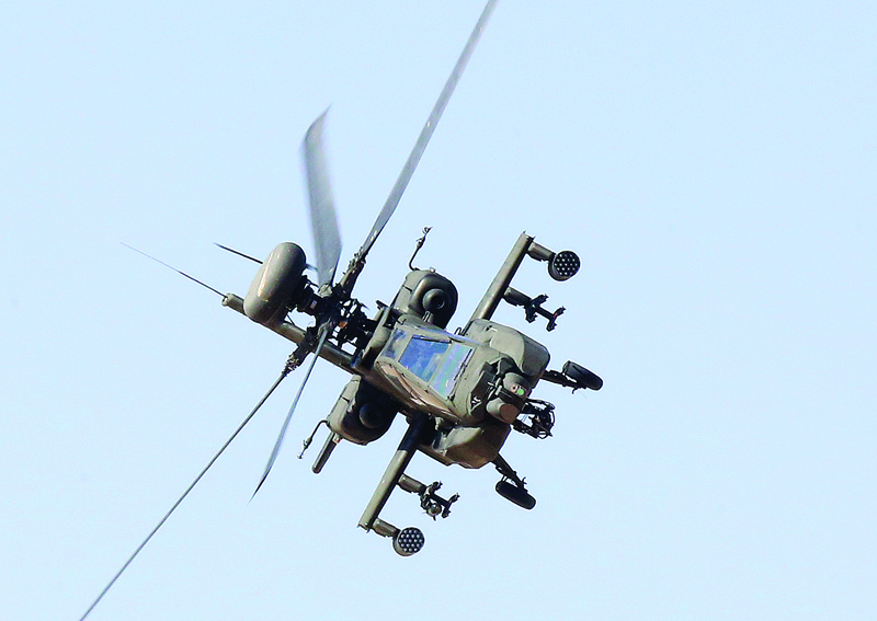 Kuwaiti Apache helicopters take part in the military exercise.<br>