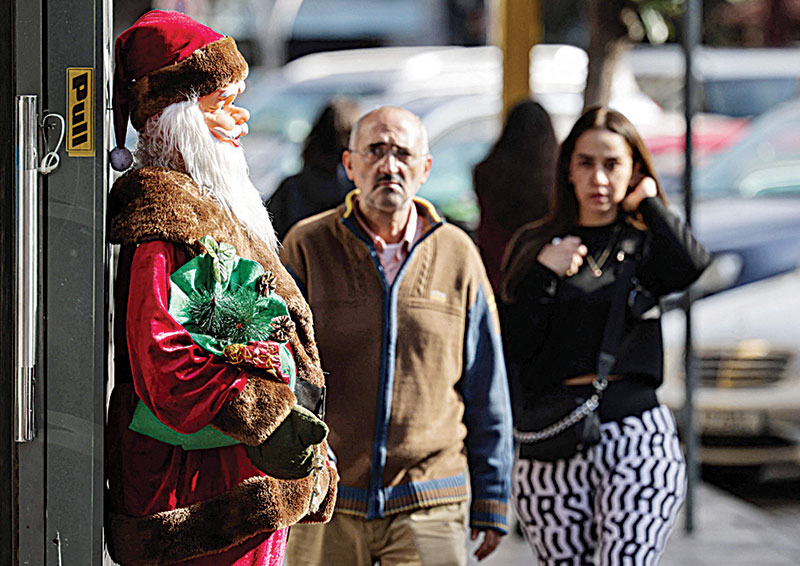 Santa closed: In Beirut, crisis snuffs out Christmas spirit
