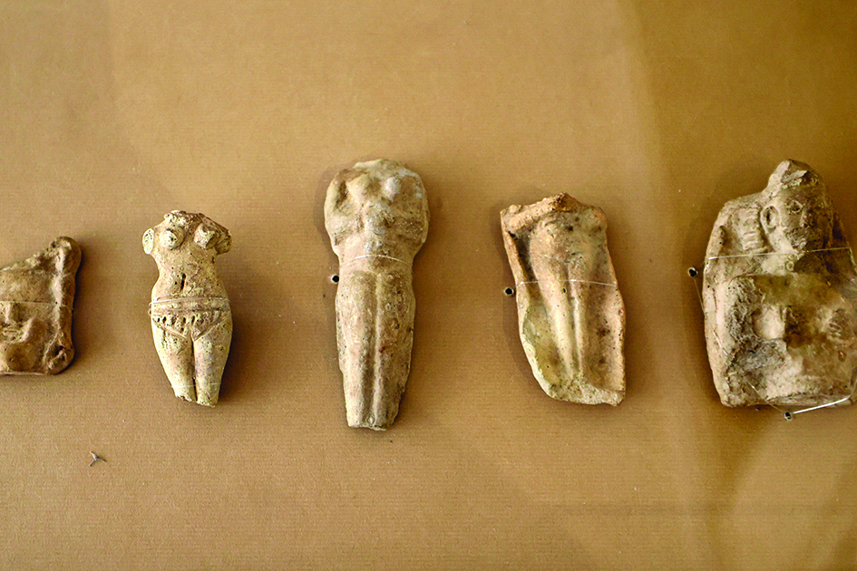 A picture shows antiquities repatriated from Switzerland on display.