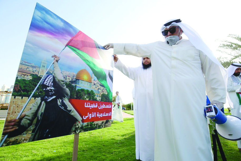 Kuwaitis gather in support of Palestine