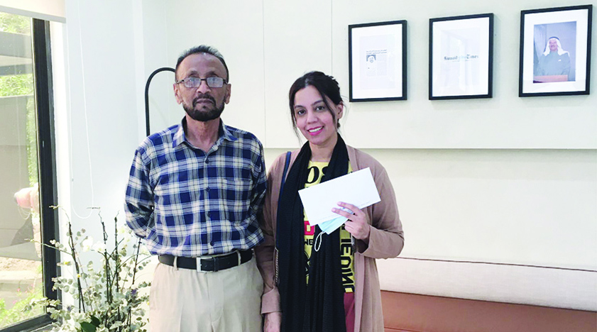 Hanifa Nishat poses with the award.