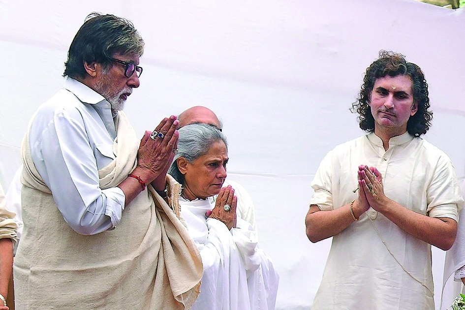 Bollywood actors Amitabh Bachchan (left) and Jaya Bachchan (second left) pay their respects during the funeral.