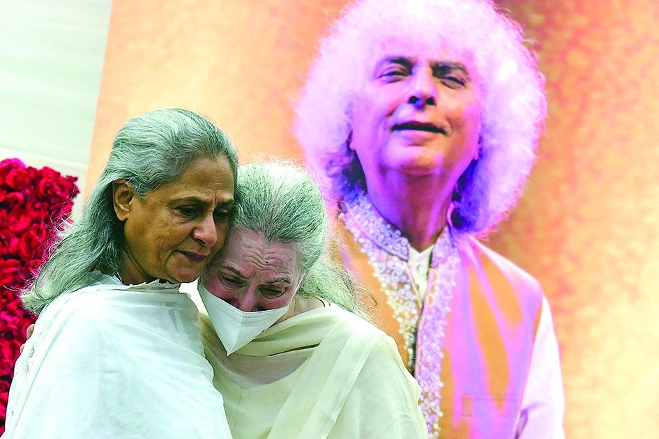 Bollywood actress Jaya Bachchan (left) consoles Manorma Sharma, widow of legendary Indian composer and santoor player Pandit Shivkumar Sharma.