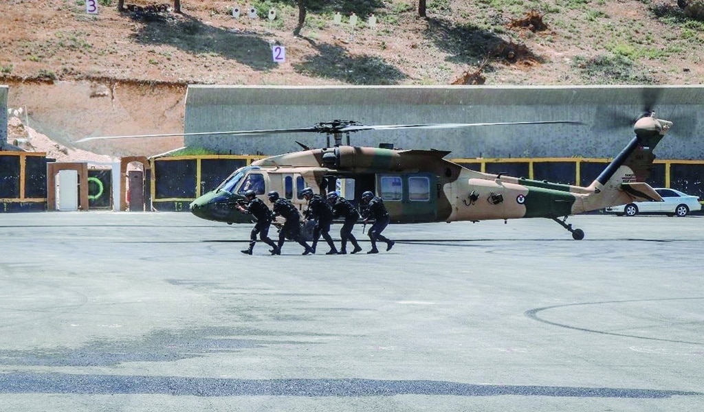 Military personnel train on using helicopters to evacuate VIPs.