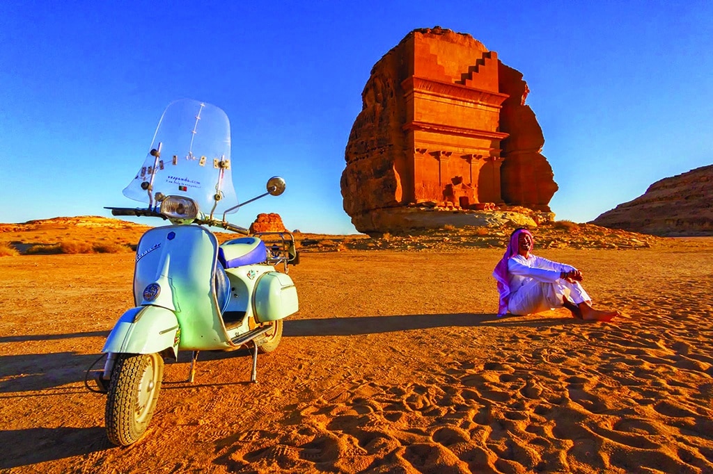 Italian adventurer Lavarra makes Kuwait stop in Vespa world tour