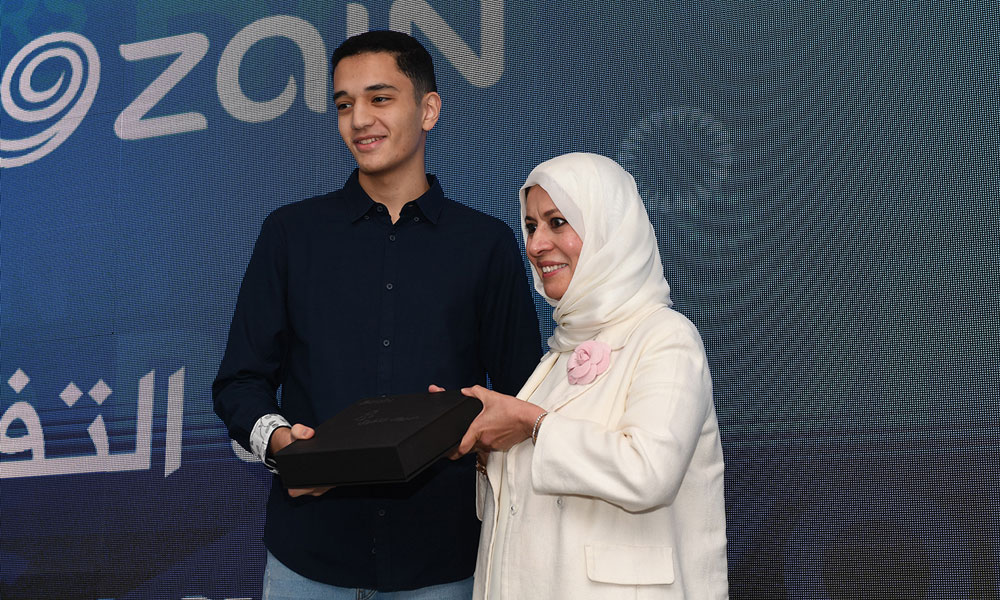 Al Roudhan recognizes a graduate