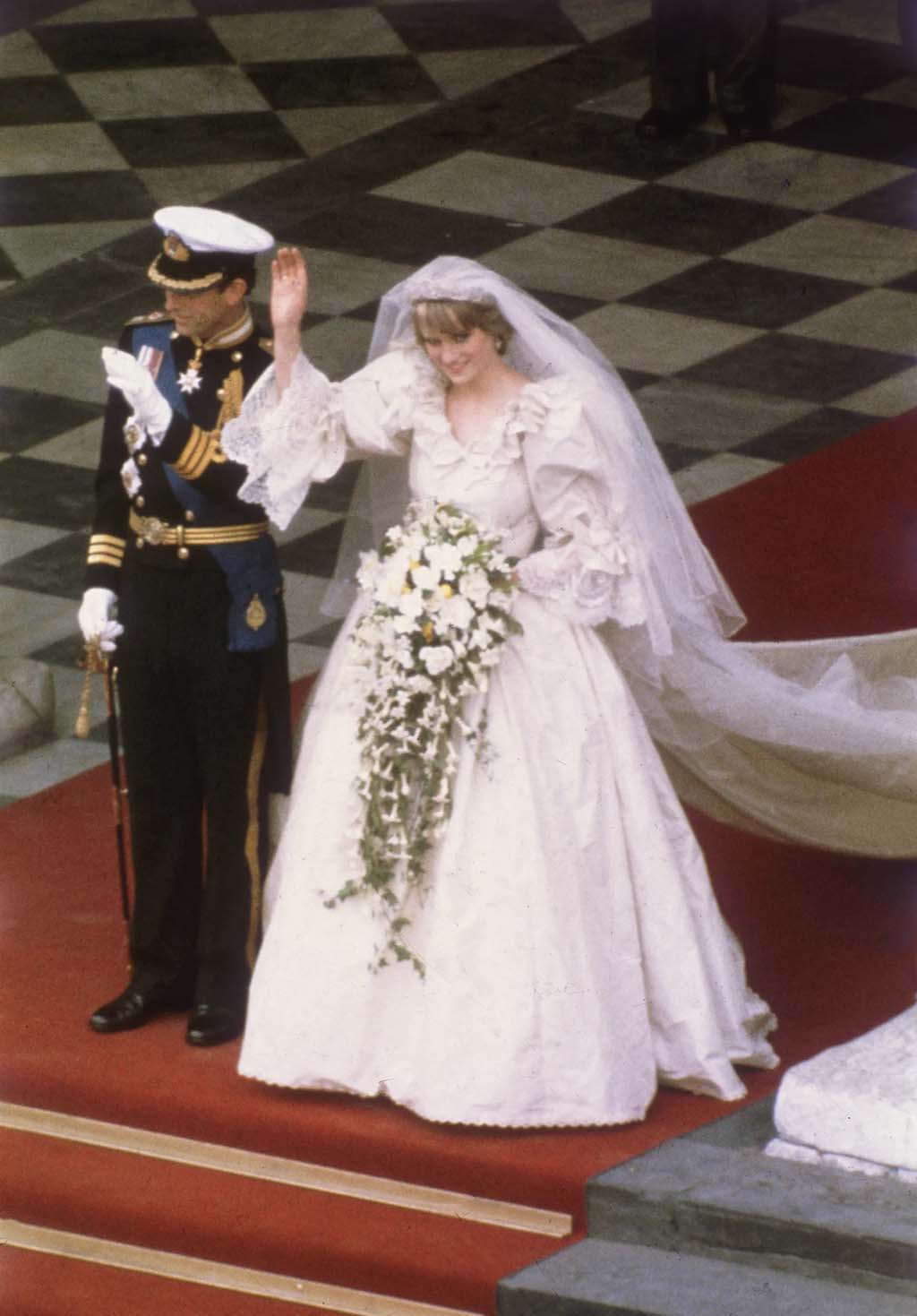 Princess Diana's Greatest fashion moments epitomize royal glamour