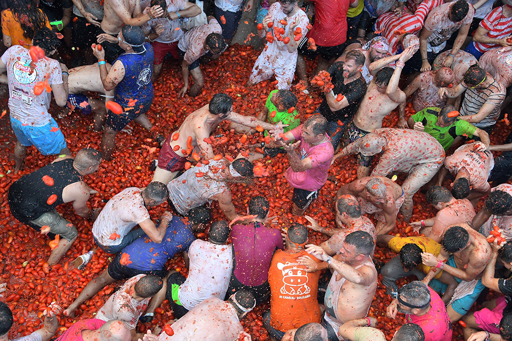 Spain's tomato food fight  fiesta returns after pandemic
