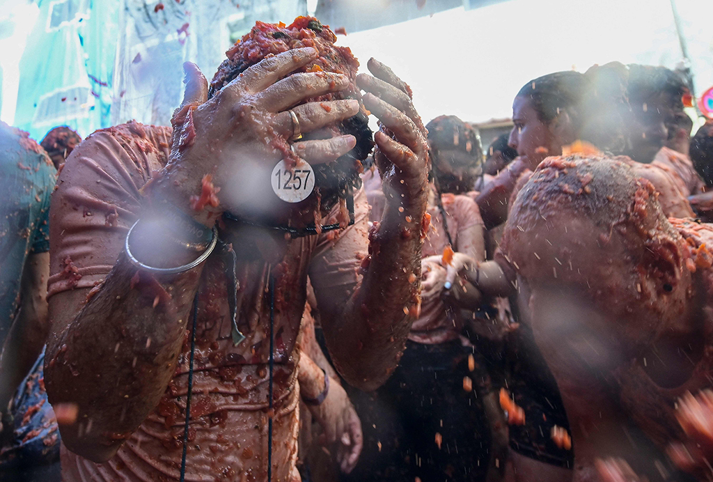 Spain's tomato food fight  fiesta returns after pandemic