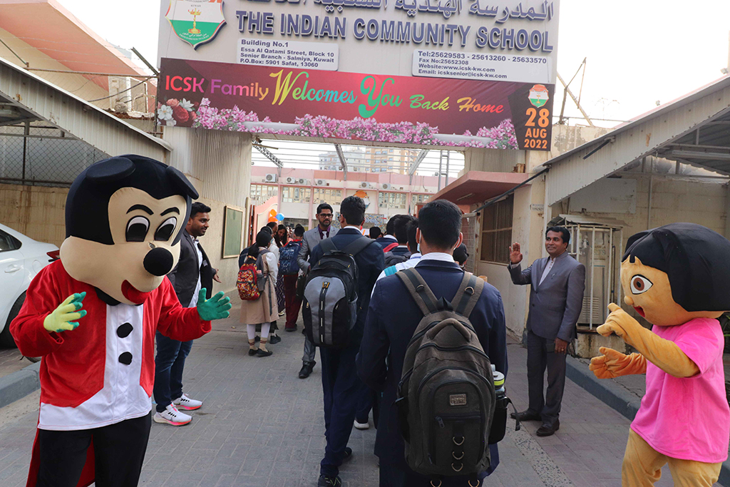 KUWAIT: Cartoon characters entertain students at the gate.