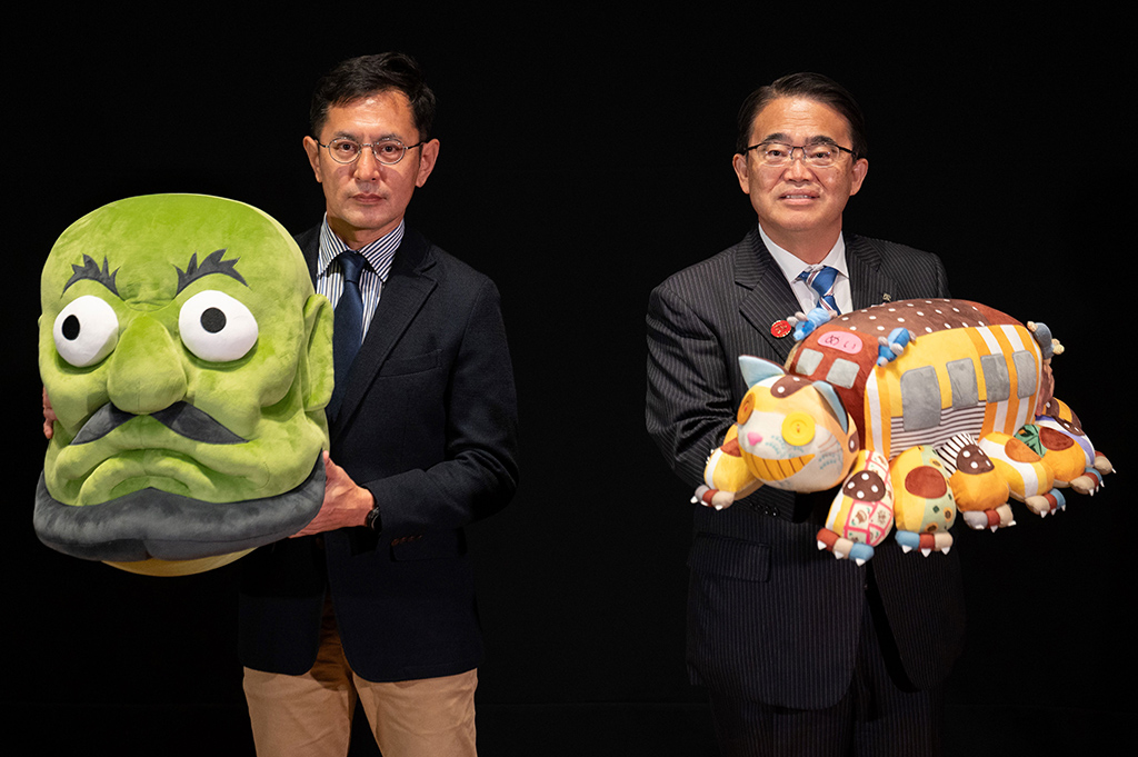 Japanese film director Goro Miyazaki (left) and Aichi Prefectural Governor Hideaki Omura (right) pose for photographs during a press conference.