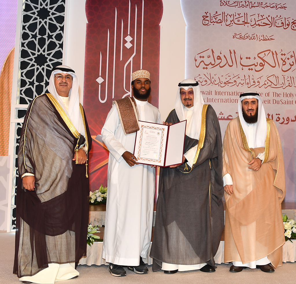 Head of the Crown Prince Diwan, Sheikh Abdullah Al-Ahmad Al-Sabah, honors one of the participants.