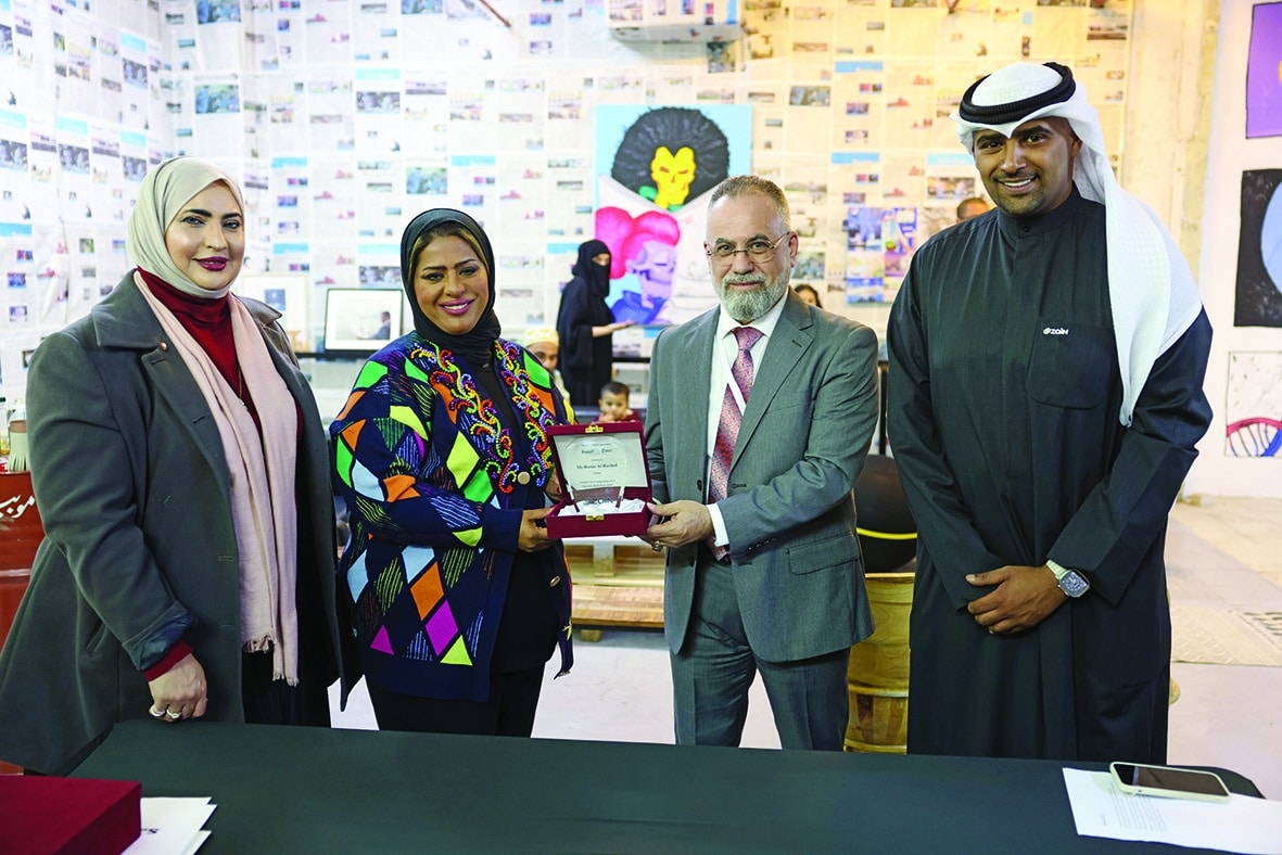 Advertising and Marketing Manager Taleb Kanjo presents a memento to Rania Al-Rashed, one<br>of the jury members.