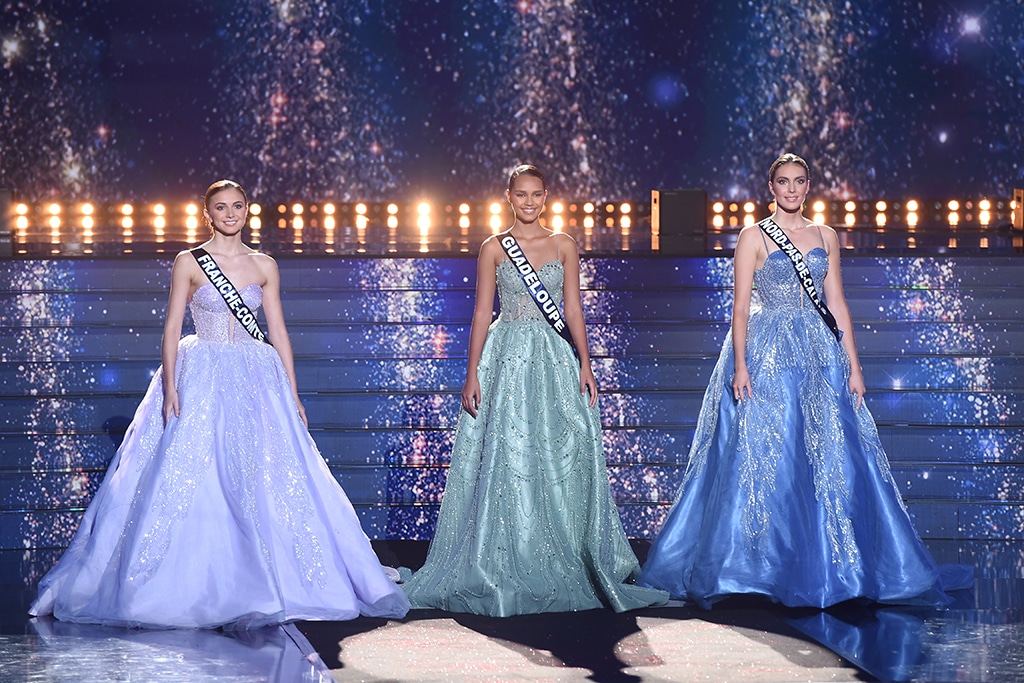 (From left) Miss Franche Comte-Marion Navarro, Miss Guadeloupe Indira Ampiot and Miss Nord-pas-de-Calais Agathe Cauet perform on stage.