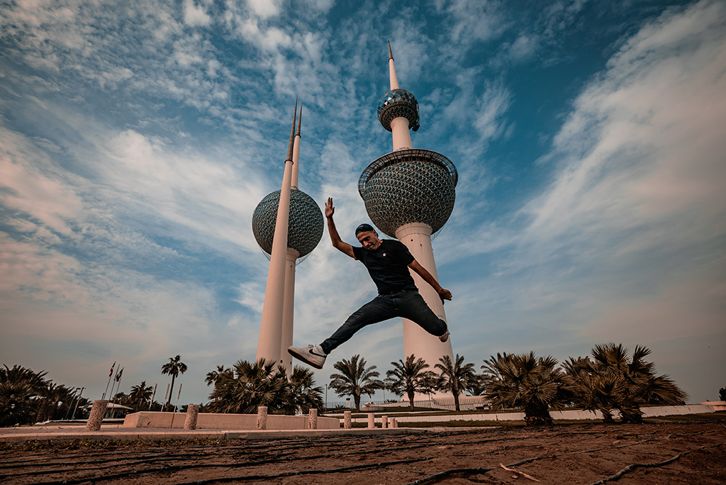 Ale in front of Kuwait Towers