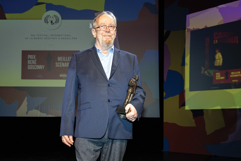 Belgian scenarist author Thierry Smolderen receives the Goscinny Award for 'Cauchemars ex Machina'.