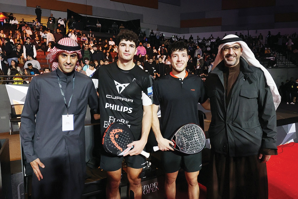 Bader Al-Kharafi (left) and Minister of Amiri Diwan Affairs Sheikh Muhammad Al-Abdullah (right) with the champions of BNK Padel Open.