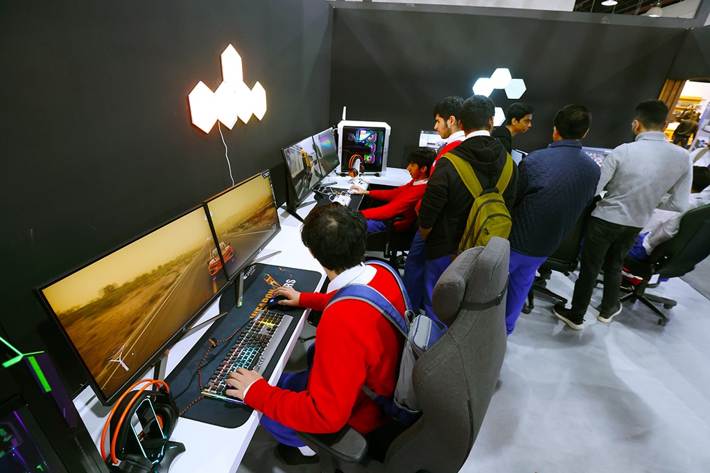 Students playing video games at the expo.