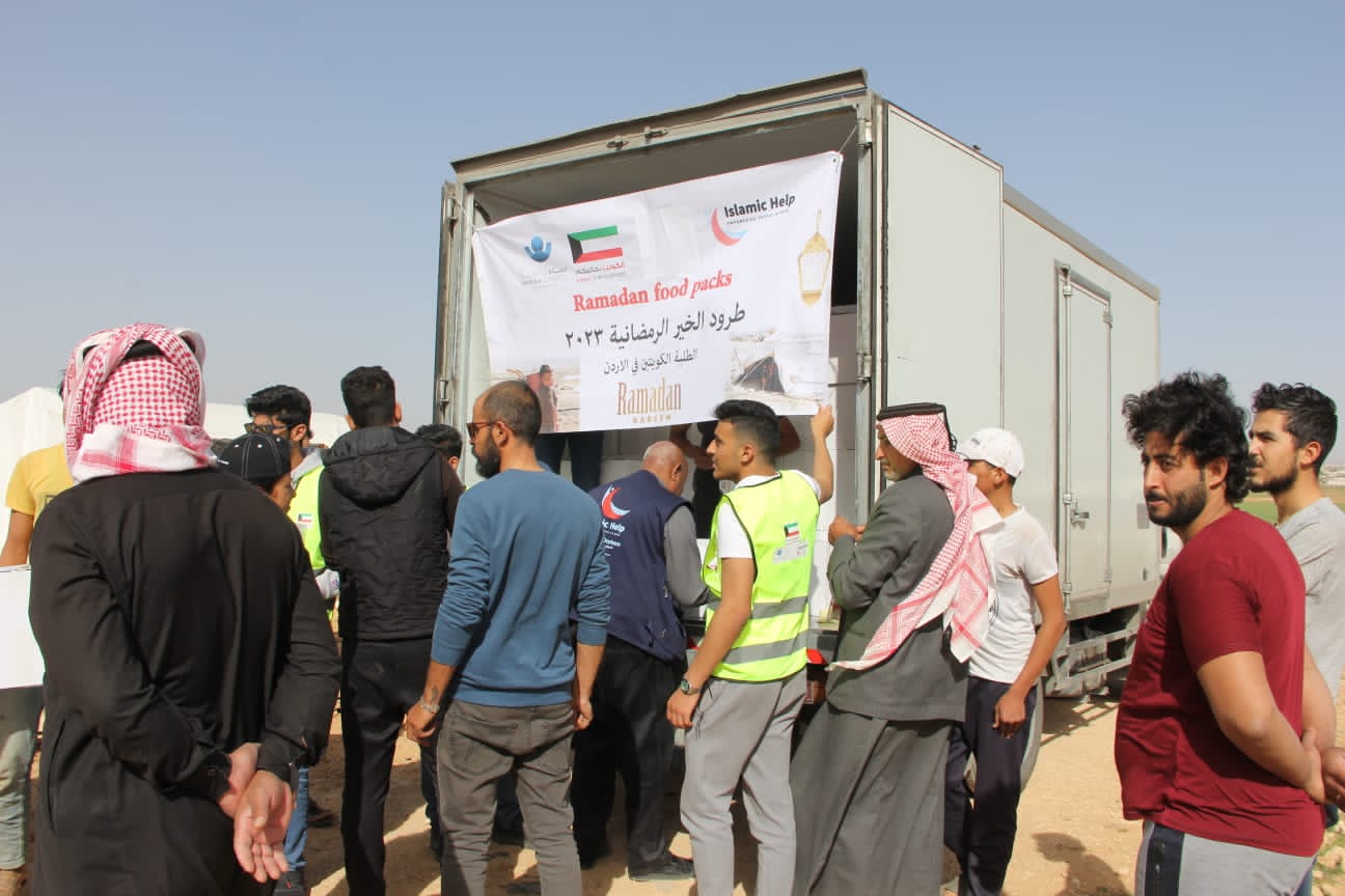 Kuwaiti students in Jordan provide humanitarian assistance to refugees
