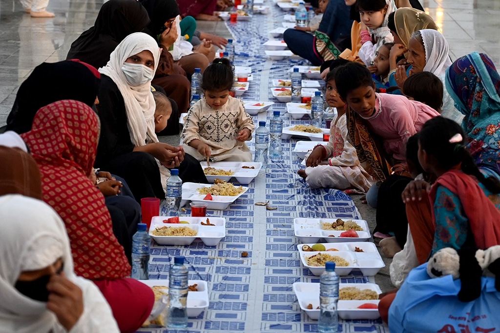 Muslims devotees break their fast during the fasting month of Ramadan in grand Faisal Mosque in Islamabad.