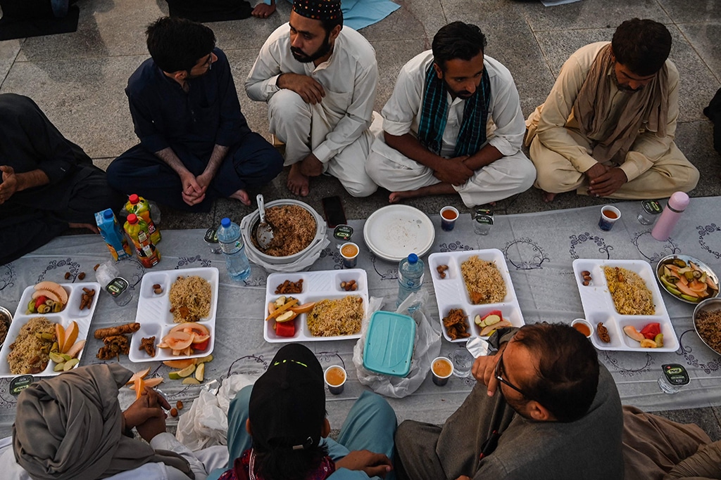 Muslims devotees break their fast during the fasting month of Ramadan in grand Faisal Mosque in Islamabad.