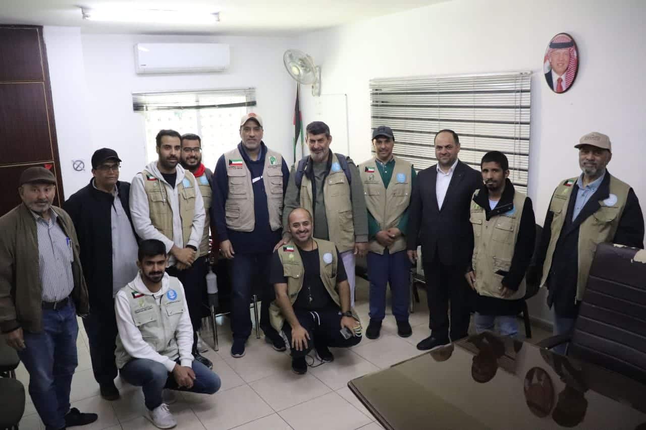 KUWAIT: Al-Tarahom Voluntary Team poses with the Kuwaiti Charge d’Affaires Dr Mubarak Al-Hajri.