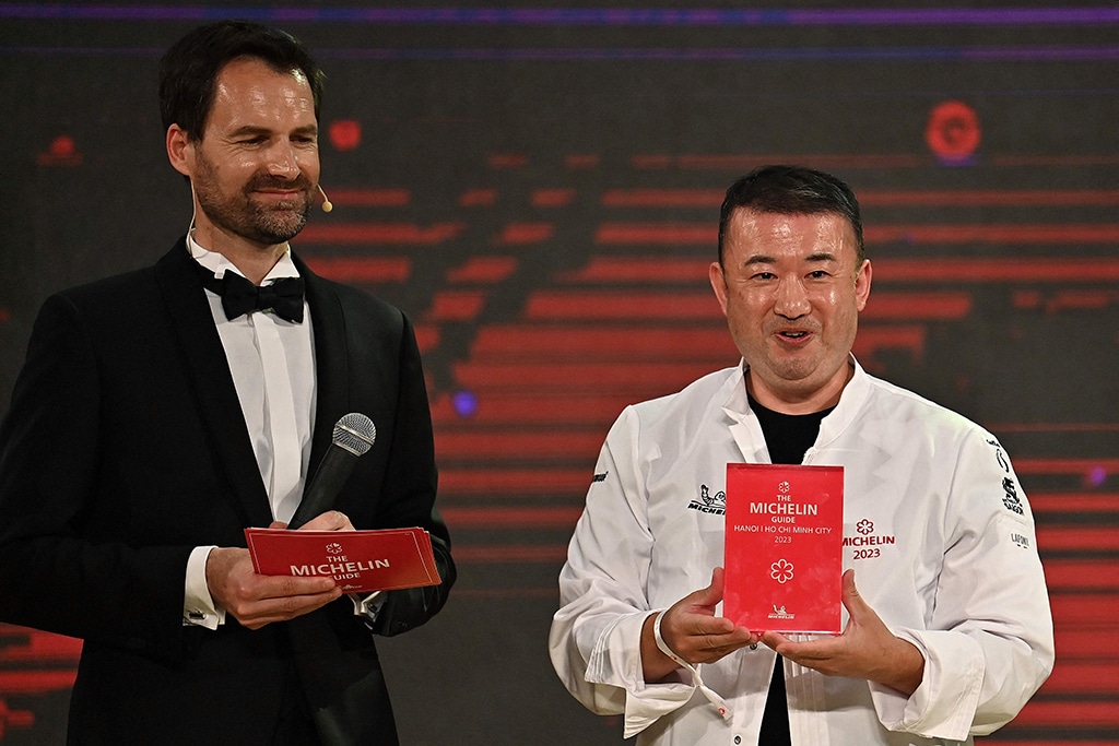 Chef Yamaguchi of Hibana by Koki, holds the one-star Michelin award at the Michelin Guide ceremony in Hanoi.
