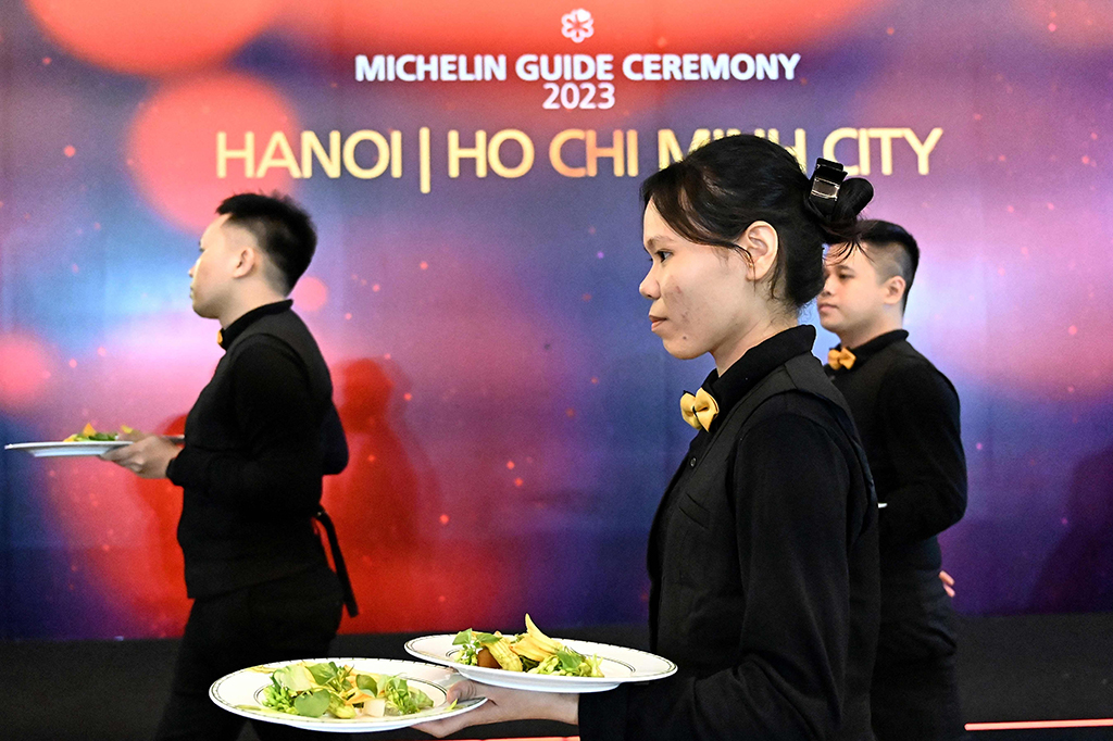 Waiters prepare to serve dishes at the Michelin Guide ceremony in Hanoi.