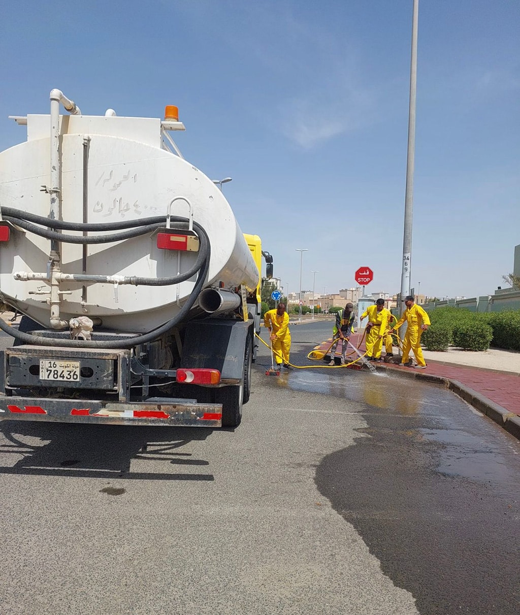Kuwait Municipality dispatches 1,230 sanitation workers during election week