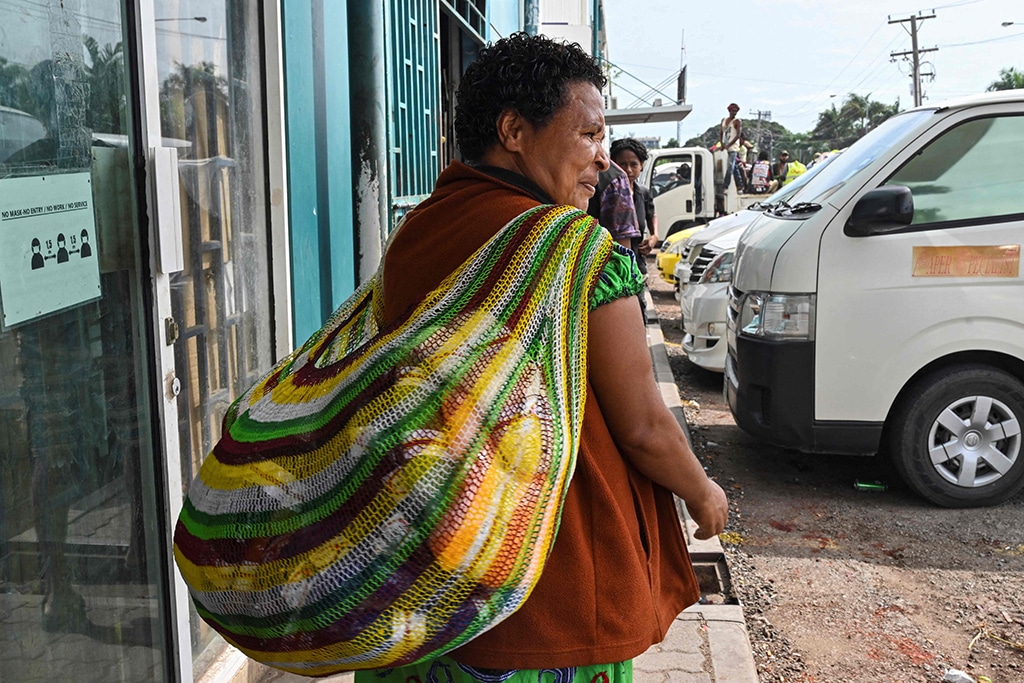 A woman carrying items in her traditional Papua New Guinean 'Bilum' bag in Port Moresby.